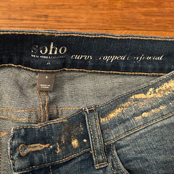 Soho Curvy Cropped Boyfriend Jeans size 4 
Lightly loved
NEW YORK AND CO - Picture 4 of 4